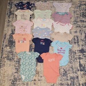 Baby Girl Short Sleeve Onies Size 6/9 Months And 9 Months (16 Pieces Total)